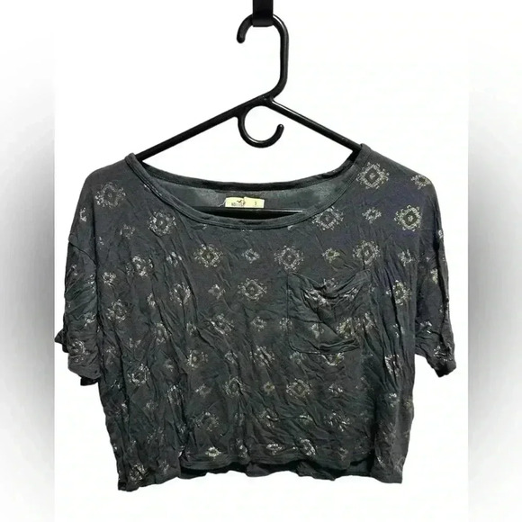 Hollister Tops - HOLLISTER GRAY AND GOLD CROP TOP